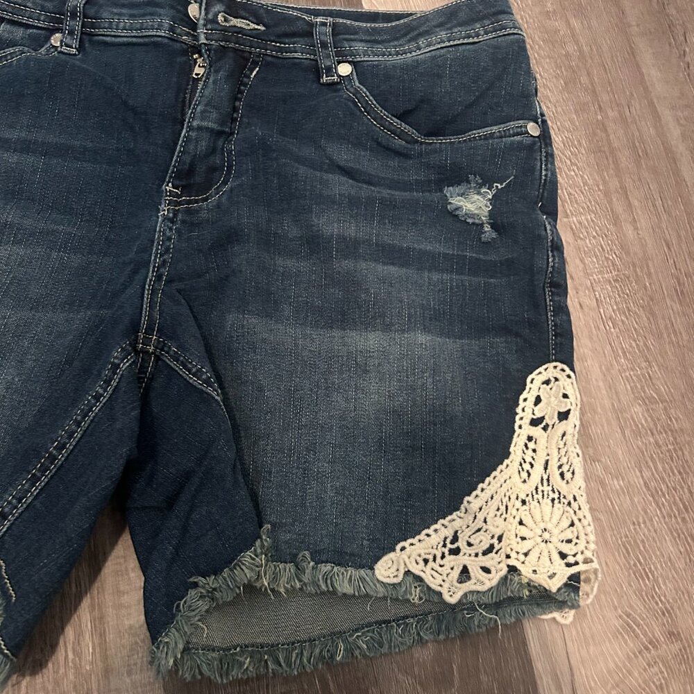 Venus Jean Shorts with Lace - Picture 2 of 4